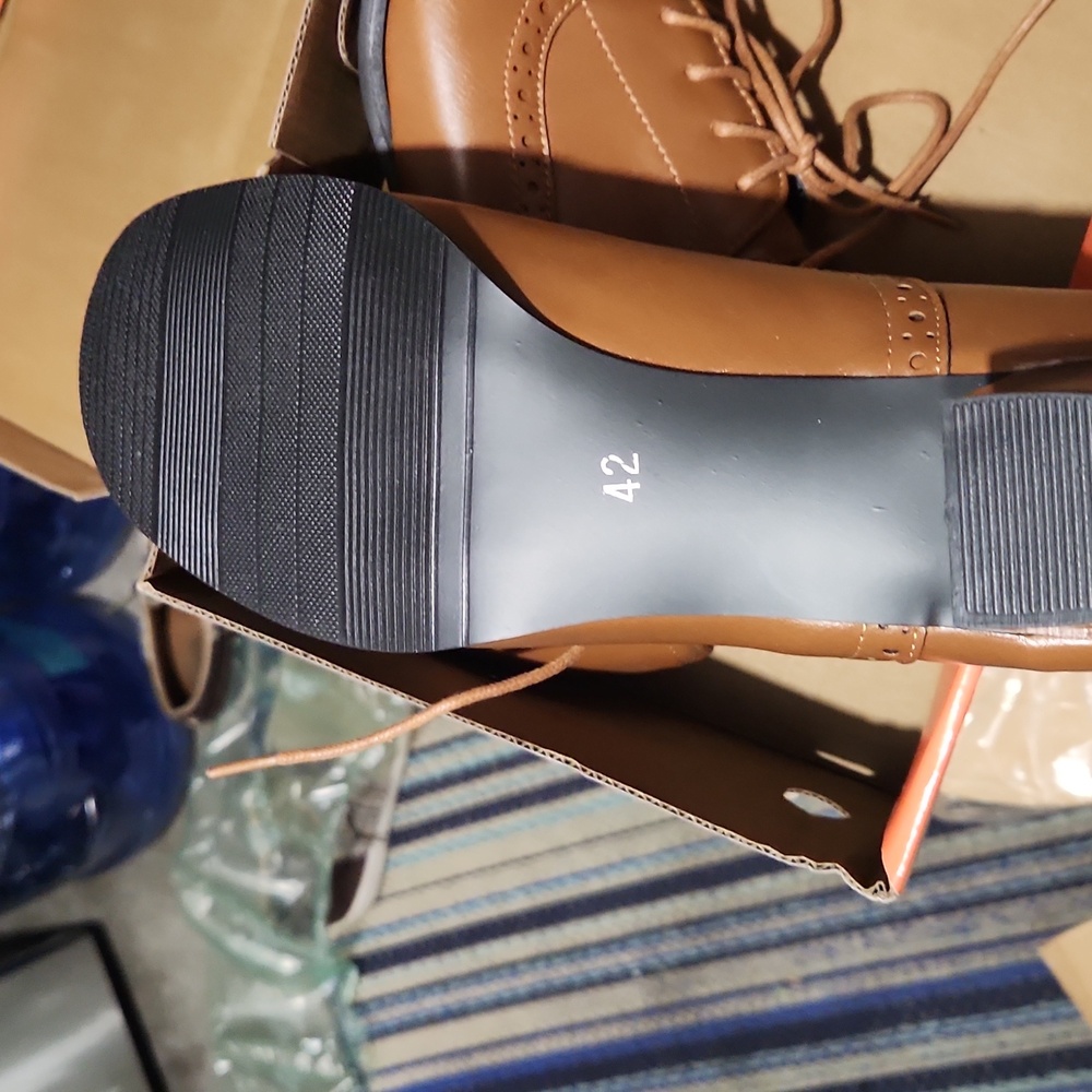 Shoes - Picture 6 of 7